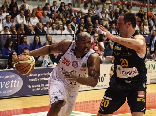 Un'immagine del derby di andata vinto da Biella Un'immagine del derby di andata vinto da Biella