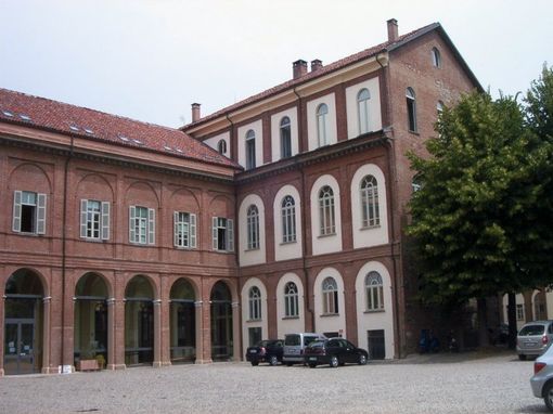 Il palazzo della Provincia di Biella: da Ospedale a sede istituzionale, la storia dell'emblema biellese. Il palazzo della Provincia di Biella: da Ospedale a sede istituzionale, la storia dell'emblema biellese.