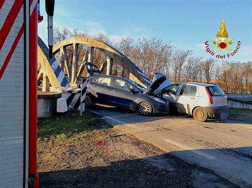 Da Nord Ovest, Balocco, scontro tra due auto
