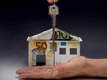 Manovra, cedolare secca per affitti brevi sale al 26%: cosa significa