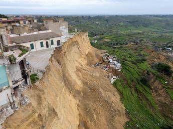 Niscemi, Musumeci: "Frana ha raggiunto una larghezza di oltre 4 km" Niscemi, Musumeci: "Frana ha raggiunto una larghezza di oltre 4 km"