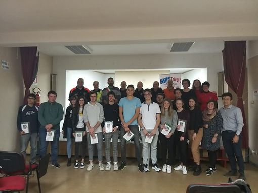 Valdilana: consegnata la Costituzione ai diciottenni dal sindaco Carli e presidente Mirabile