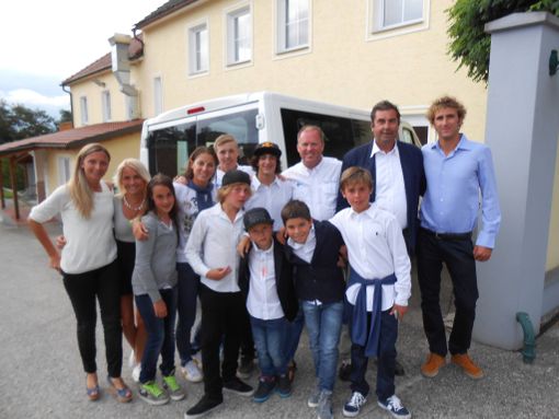 Il team italiano con quello finlandese prima della premiazione