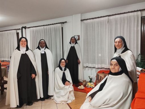 Biella celebra vent’anni di fede con la Madonna del Carmine Biella celebra vent’anni di fede con la Madonna del Carmine