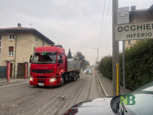 Bitumature, si procede lungo la SP 419 e la SP 500, un cittadino: "Finalmente sarà più sicura" FOTO Giuliana Mosca per newsbiella.it