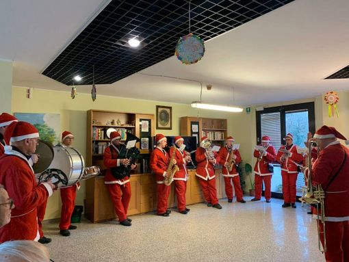 Dorzano, gli ospiti di Città del Sole celebrano le festività - Foto dalla pagina Facebook del Comune di Dorzano
