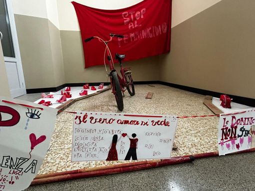 “Appese a un filo” la mostra del Comprensivo San Francesco di Biella sulla violenza contro le donne