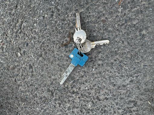 Biella, trovate chiavi per terra: a chi appartengono?