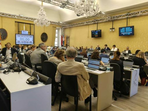 Botta e risposta tra FdI e AVS in consiglio regionale sul caso Zappalà
