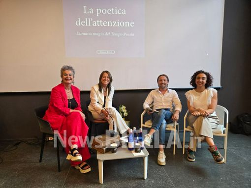 La poetica dell'attenzione di Carla Fiorio, a Biella la prima presentazione è un successo (foto di Giacomo Chiarini per newsbiella.it)
