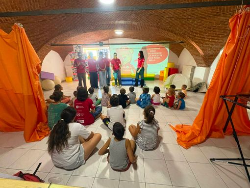 Piccoli cittadini crescono: a Sala Biellese il centro estivo impara la sicurezza con Carabinieri, Vigili del Fuoco e Croce Rossa FOTO