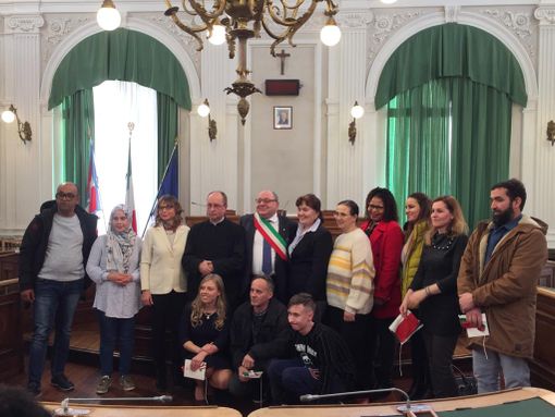 Tra i nuovi cittadini italiani anche il parroco di Pavignano