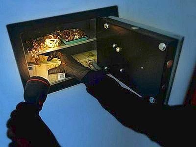 Massazza, colpo notturno alla sede SDA: cassaforte scassinata e pacchi rovistati