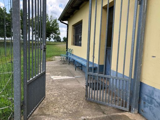 A Massazza campo sportivo in stato di abbandono e degrado A Massazza campo sportivo in stato di abbandono e degrado