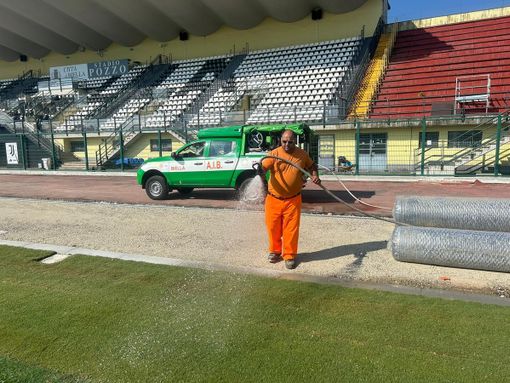 Lo Stadio Pozzo La Marmora a Biella si prepara per i grandi eventi: AIB al lavoro per irrigare il manto erboso