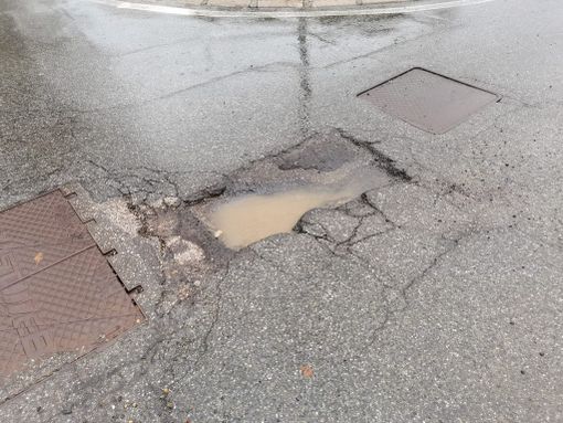 Buche e strade sconnesse: Cresce il numero delle richieste di danni Buche e strade sconnesse: Cresce il numero delle richieste di danni