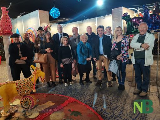 Candelo in Fiore, al Ricetto la Piramide d'Oro e l'Albero delle Kimere di Omar Ronda FOTO Candelo in Fiore, al Ricetto la Piramide d'Oro e l'Albero delle Kimere di Omar Ronda FOTO