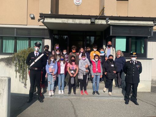Cultura della legalità: le elementari di Cerrione in visita alla caserma dei Carabinieri di Salussola Cultura della legalità: le elementari di Cerrione in visita alla caserma dei Carabinieri di Salussola