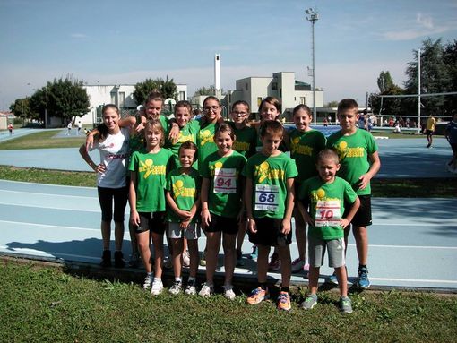 Un gruppo di giovani atleti dello Splendor Cossato