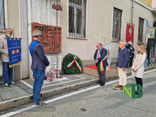 A Biella la commemorazione dei 21 partigiani fucilati in piazza Martiri. Corradino: "Questi ragazzi sono morti per permetterci di votare", FOTO e VIDEO