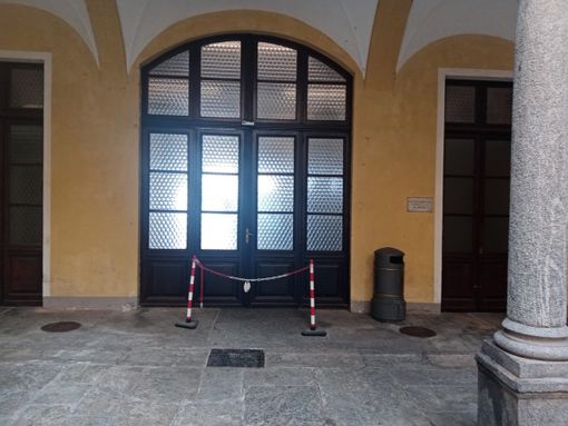 Ex funicolare, utenti irritati: "Potete mettere dei cartelli con scritto che è chiusa?" Ex funicolare, utenti irritati: "Potete mettere dei cartelli con scritto che è chiusa?"