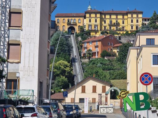 Divieto di parcheggio in piazza Curiel a Biella, ecco dove