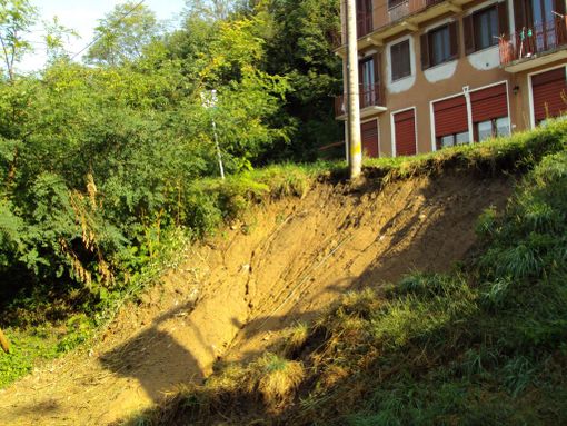 Casapinta: Non cessa l'allarme frane, secondo importante smottamento Casapinta: Non cessa l'allarme frane, secondo importante smottamento