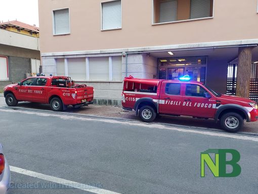 Biella: Incendio in alloggio, 3 intossicati dal fumo. Soccorsi in azione - Foto Bozzonetti per newsbiella.it