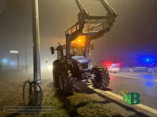 Collisione tra un trattore e un'auto, necessario il soccorso del 118 - Foto Finatti per newsbiella.it Collisione tra un trattore e un'auto, necessario il soccorso del 118 - Foto Finatti per newsbiella.it