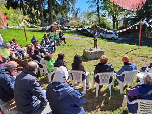 Graglia, molti partecipanti all'evento “Meditare nella natura per far sbocciare il nostro cuore” Graglia, molti partecipanti all'evento “Meditare nella natura per far sbocciare il nostro cuore”