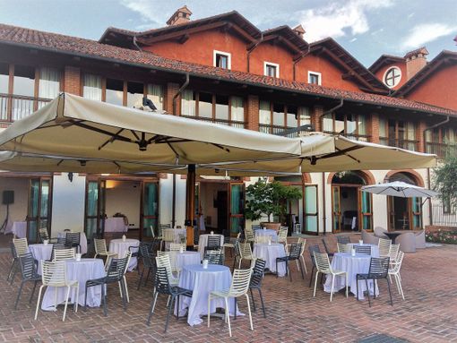 Il Relais Santo Stefano cerca camerieri di sala