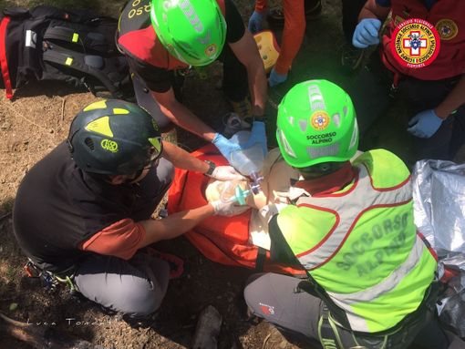 Nuovi defibrillatori semiautomatici a disposizione di tutte le 51 stazioni del servizio regionale piemontese del CNSAS