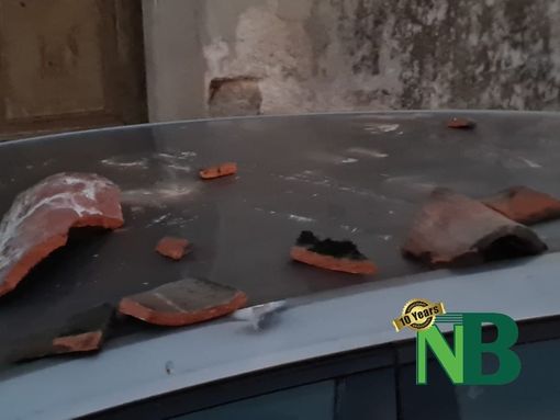 Tegole volate via, intervento dei Vigili del Fuoco nella notte a Viverone, foto archivio Tegole volate via, intervento dei Vigili del Fuoco nella notte a Viverone, foto archivio