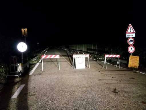 Viabilità Valdilana, chiuso il Ponte della Pistolesa. Acqua interrotta in alcune frazioni Viabilità Valdilana, chiuso il Ponte della Pistolesa. Acqua interrotta in alcune frazioni