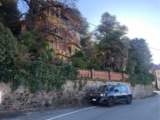 Sorpresi a scavalcare la recinzione di “Villa Keiko” a Bioglio, tre giovani denunciati per furto aggravato