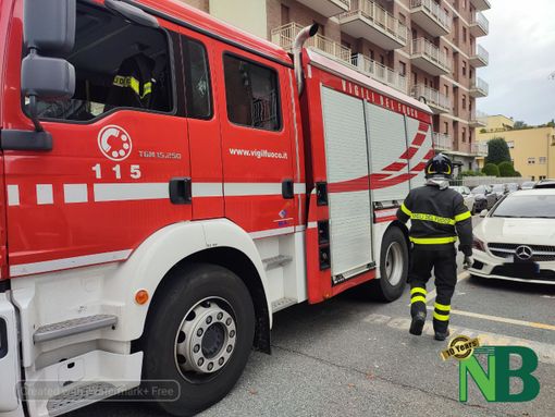 Fumo dal motore di un ascensore a Biella, intervengono i Vigili del Fuoco foto Mattia Baù