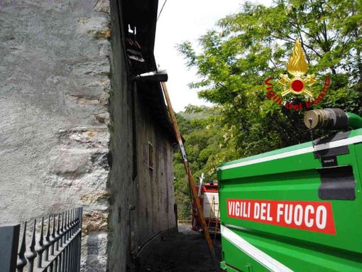Intervento dei Vigili del Fuoco di Ponzone in un incendio abitazione a Varallo Intervento dei Vigili del Fuoco di Ponzone in un incendio abitazione a Varallo