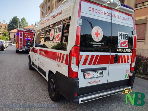 Biella, anziana svenuta in casa soccorsa da Vigili del Fuoco e 118, foto Mattia Baù per newsbiella.it
