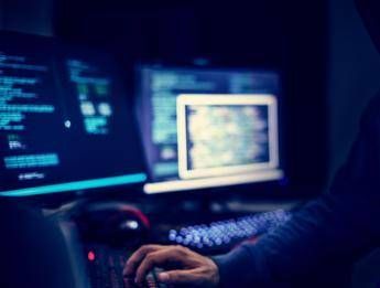 Nave italiana fermata in Francia e il mistero del 'dispositivo spia': "Pista di interferenza straniera"