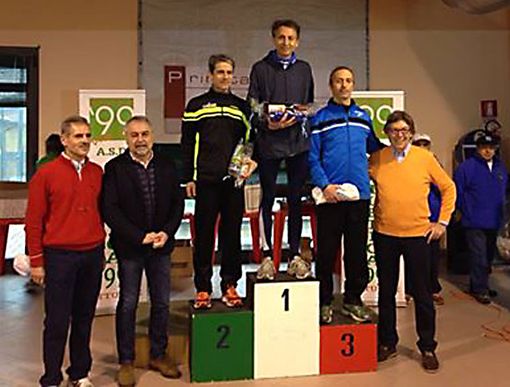 Mario De Nile sul terzo gradino del podio nella categoria SM50