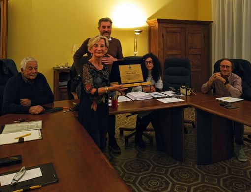 Brusnengo, il Comune premia l’ex dipendente Gisella Sappino, foto pag fb comune Brusnengo Brusnengo, il Comune premia l’ex dipendente Gisella Sappino, foto pag fb comune Brusnengo