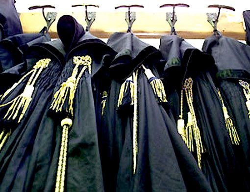 Da tre anni senza stipendio