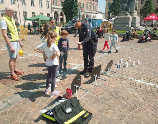 Biella: I Protectors Le MC - Ursis B hanno incontrato i bambini a Biella Gioca in giro FOTO Biella: I Protectors Le MC - Ursis B hanno incontrato i bambini a Biella Gioca in giro FOTO