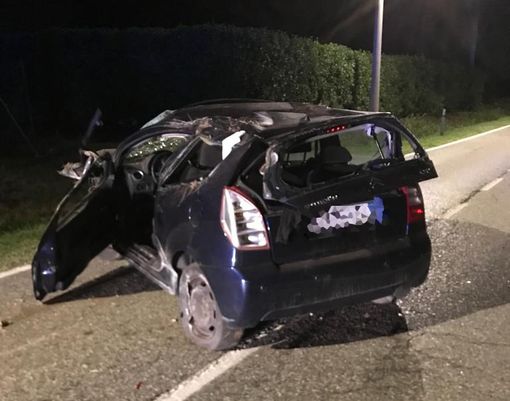 Ponderano: Perde il controllo dell'auto e si schianta contro un palo