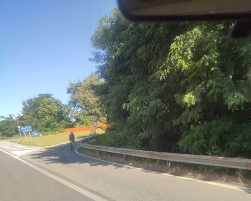 Ciclista in super: fermato e sanzionato dai Carabinieri - Foto repertorio