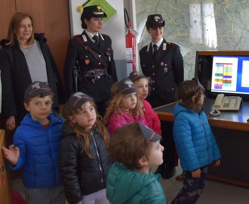 I bambini della scuola dell’infanzia di Dorzano in visita al Comando Provinciale dei Carabinieri di Biella.