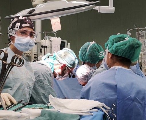 Trapianto lampo di fegato per salvare una ragazza colpita da insufficienza epatica per un colpo di calore. Trapianto lampo di fegato per salvare una ragazza colpita da insufficienza epatica per un colpo di calore.