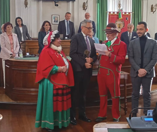 Biella, il Carnevale è finito: riconsegnate le chiavi della città (foto dalla pagina Facebook di Città di Biella)