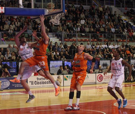 Basket - Angelico ritrova successo e sorriso contro Jesi FOTOGALLERY