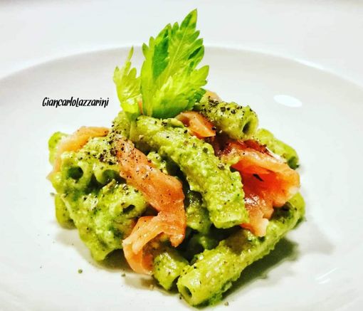 Ricetta: Pasta con sedano e salmone affumicato